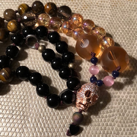 The Happy Skull Necklace - Picture 4 of 4